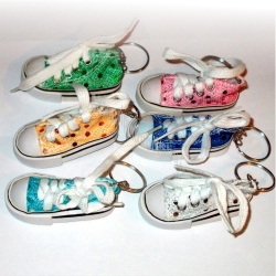 Breloc in forma de papuc adidas 6 culori cu sclipici